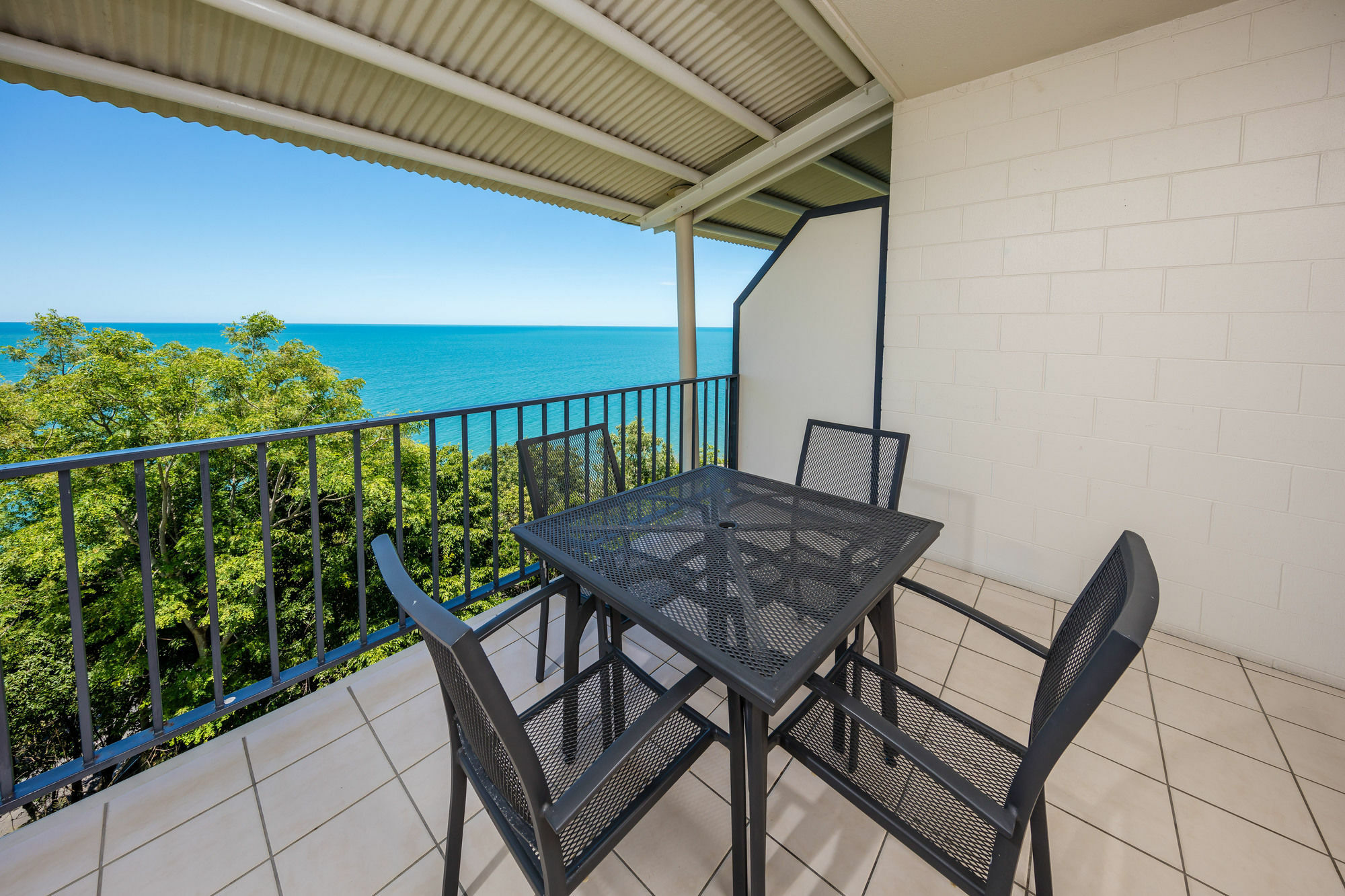 Amaroo At Trinity Aparthotel Trinity Beach Exterior photo