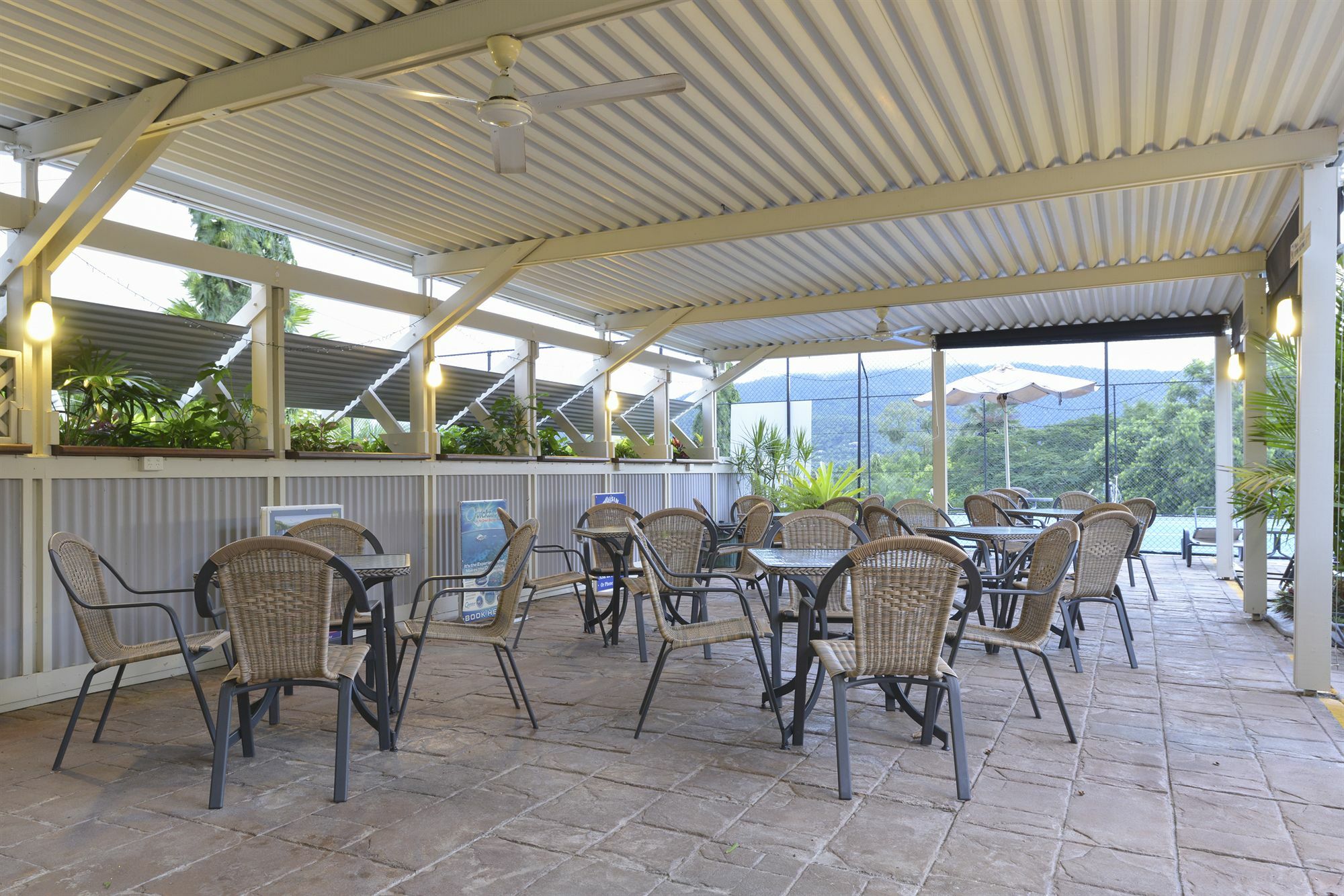 Amaroo At Trinity Aparthotel Trinity Beach Exterior photo