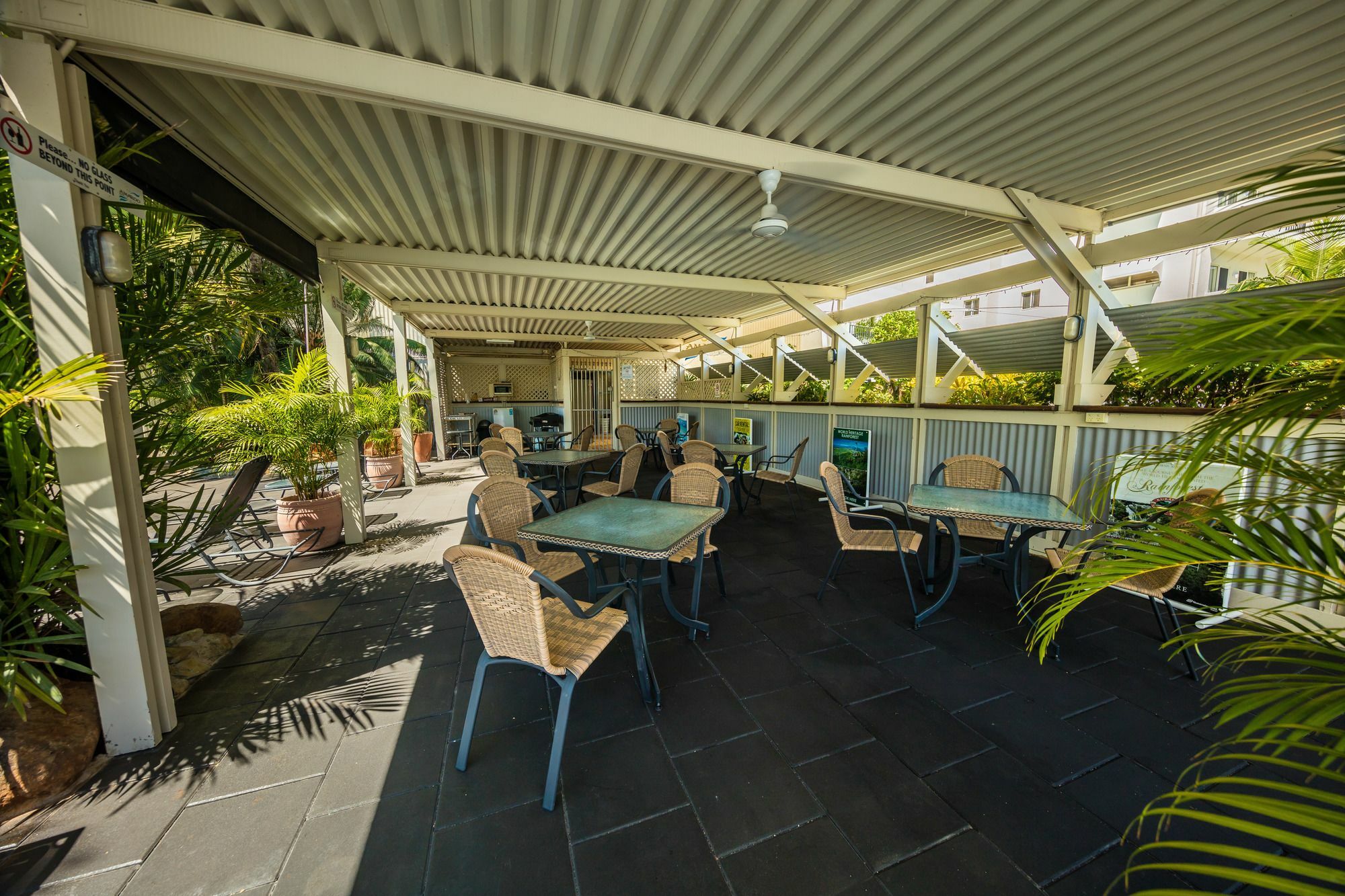 Amaroo At Trinity Aparthotel Trinity Beach Exterior photo